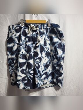 Old Navy Navy and White Floral Swim Shorts, Size XXL